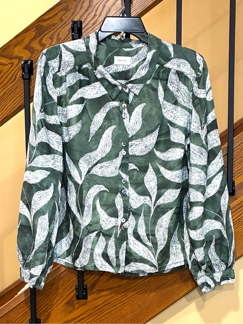 Poetry Blouse 100% Linen Mother Pearl Buttons Green White Leaf Pattern SZ. 6